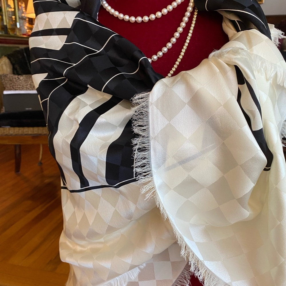 CHARLES JOURDAN Silk Jacquard 52” Huge Shawl/Wrap/Scarf Bk/Wt Abstract Design